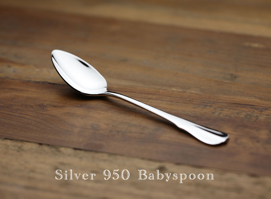 赤ちゃん誕生の記念に幸せになってほしいと願いを込めて贈る銀のスプーン