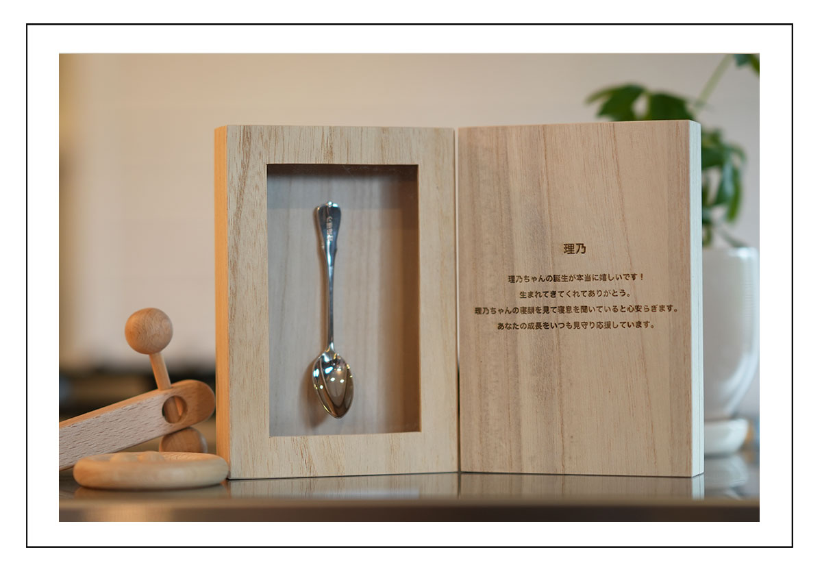 ディスプレイケースに桐箱刻印ができます