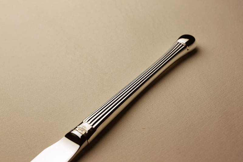 純銀ナイフのハンドル